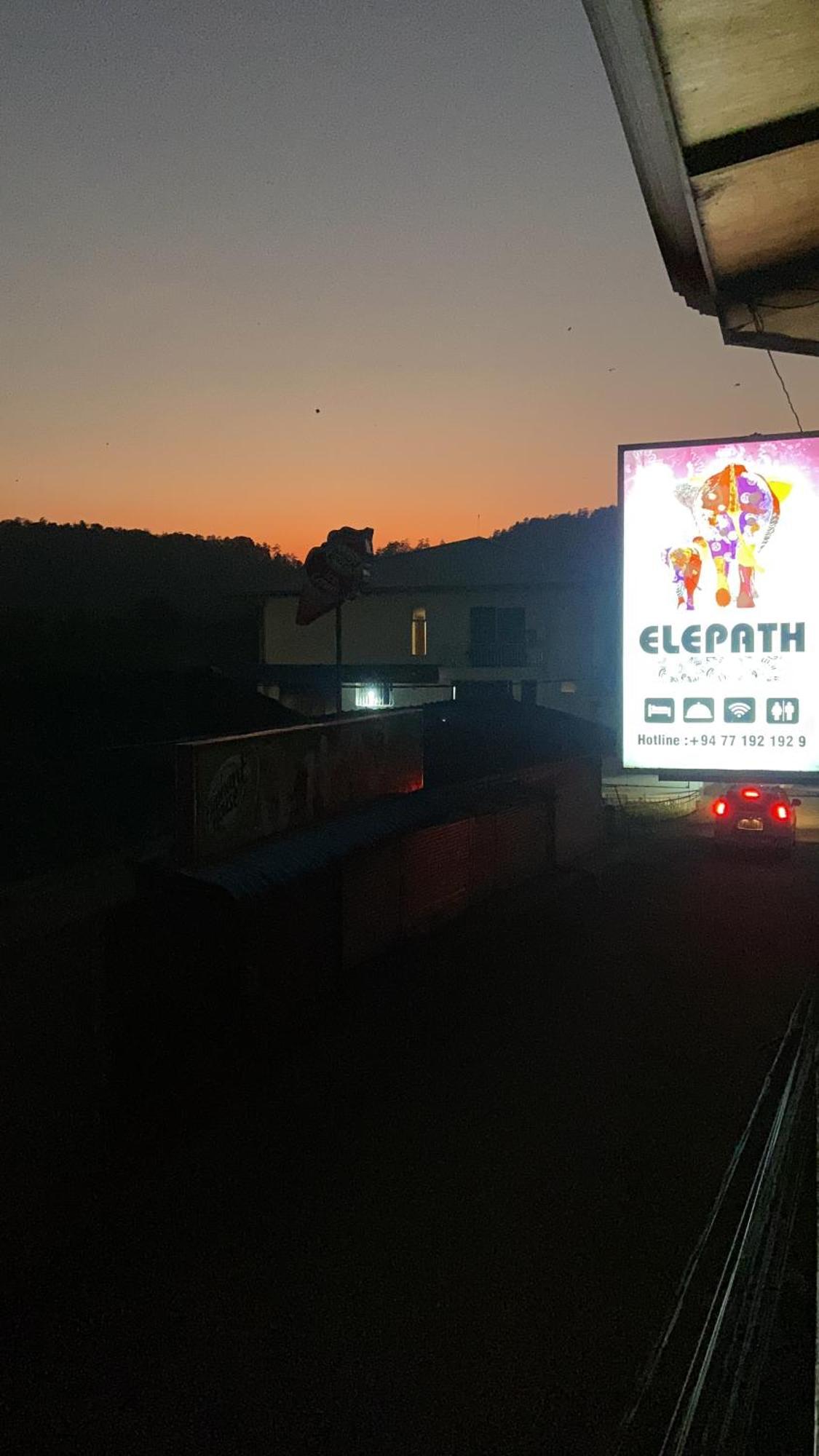 Elepath Lodge- Pinnawala Pinnawala  Luaran gambar